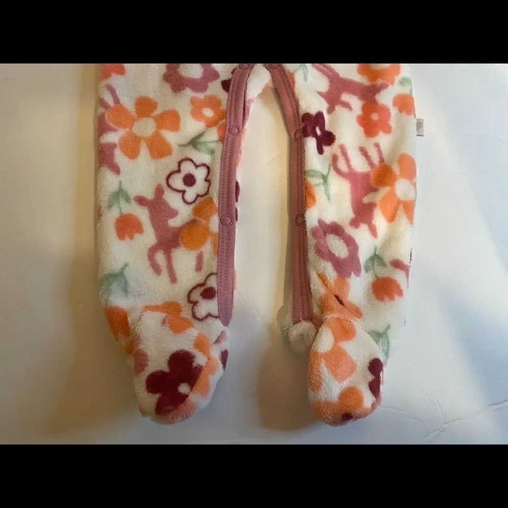 🛍Little joy Girls size 6-9 moths one piece floral Pijama